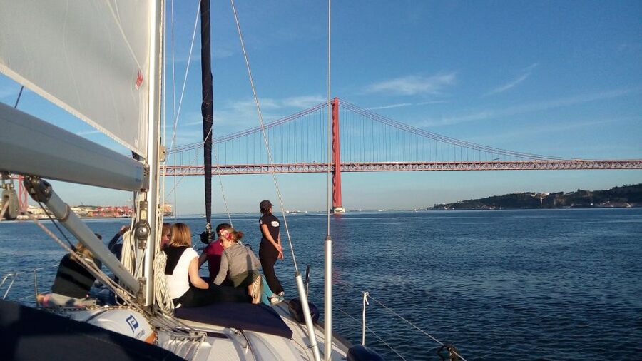 Lisbon: 2-Hour Sailing Yacht Cruise & Guided Tour w/2 drinks - Why the Tagus gives Lisbon a new face