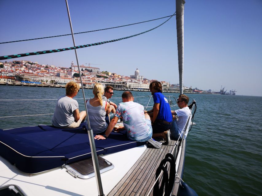 Lisbon: 2-Hour Sailing Yacht Cruise & Guided Tour w/2 drinks - Praça do Comércio through the Rua Augusta Arch
