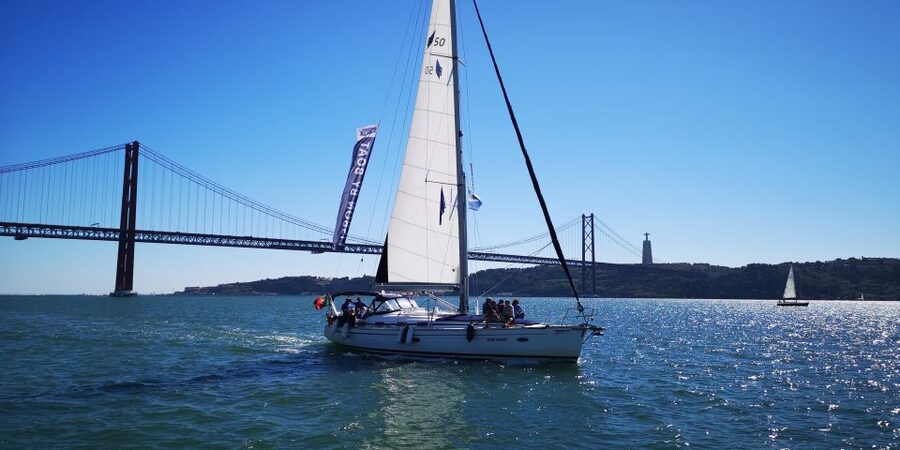 Lisbon: 2-Hour Sailing Yacht Cruise & Guided Tour w/2 drinks - The Vasco da Gama Bridge and the open estuary