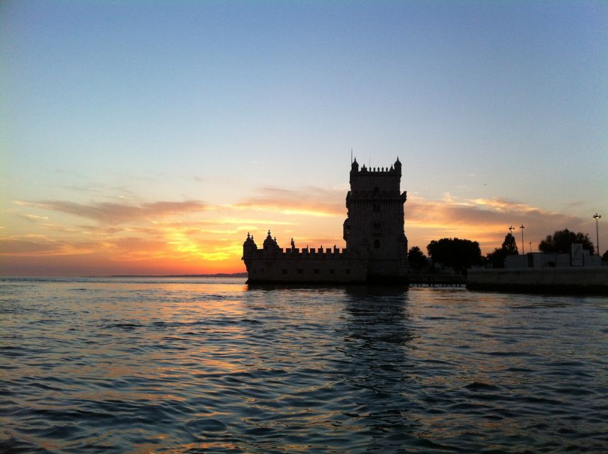 Lisbon: 2-Hour Sunset Sailing Tour on Luxury Sailing Yacht - Praça do Comércio and the earthquake story