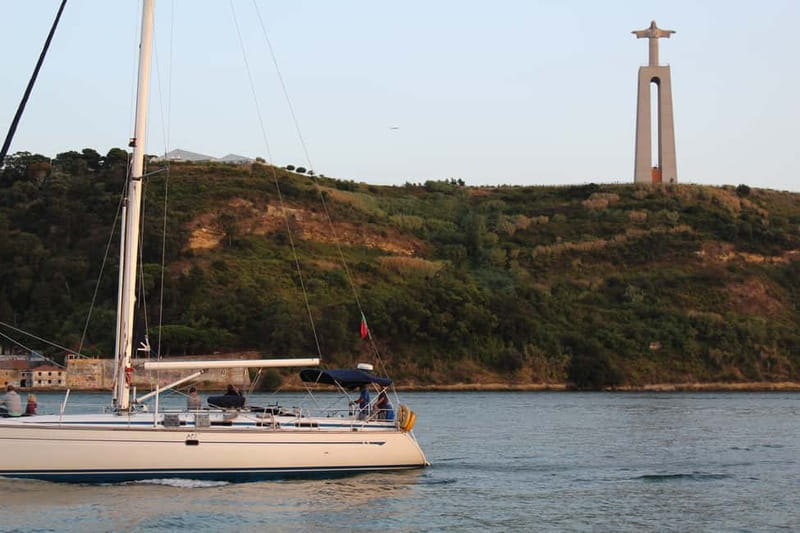 Lisbon: Classic Yacht Tour with Drinks and Pastel de Nata - Commerce Square and the heart of Baixa