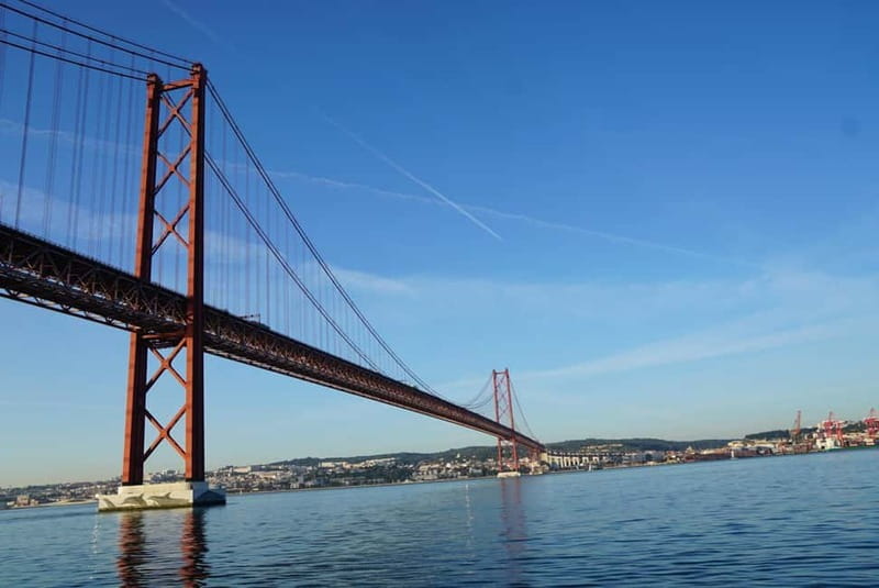 Lisbon: Classic Yacht Tour with Drinks and Pastel de Nata - Starting at the BLUE SKIPPER Café