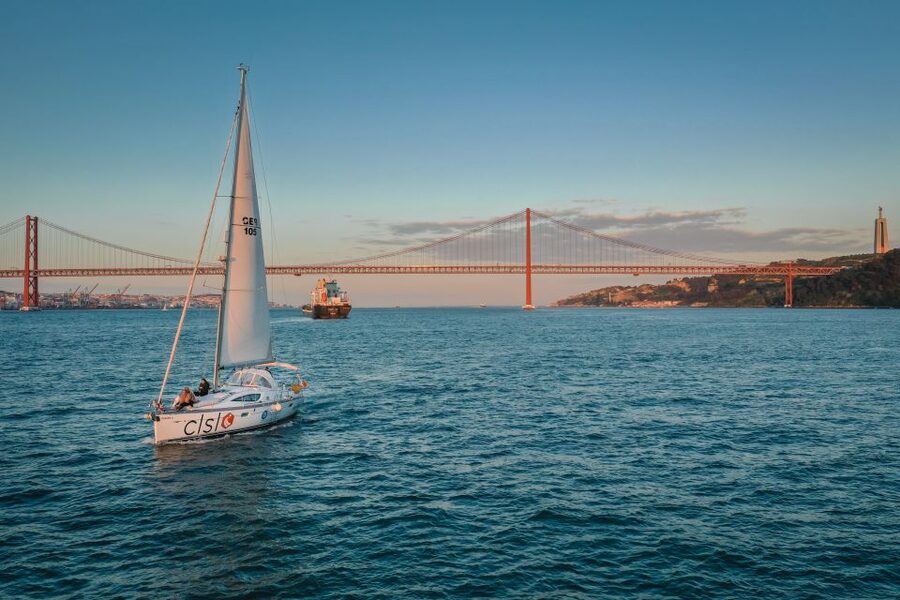 Lisbon: Private Tagus River Yacht Tour - Sunset, drinks, and Portuguese snacks on deck