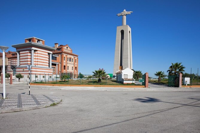 Lisbon: Sunset Cruise With Drinks on Spacious Yacht - Why the Tagus at sunset is worth two hours