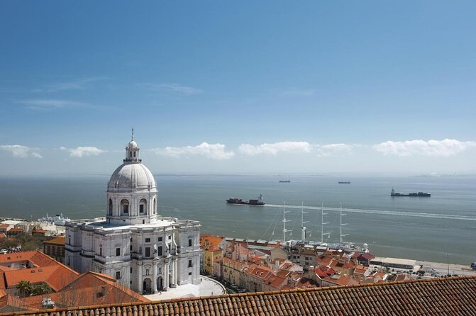 Lisbon Sunset Sailing Tour on Luxury Sailing Yacht with 2 Drinks - Quick take: what matters most