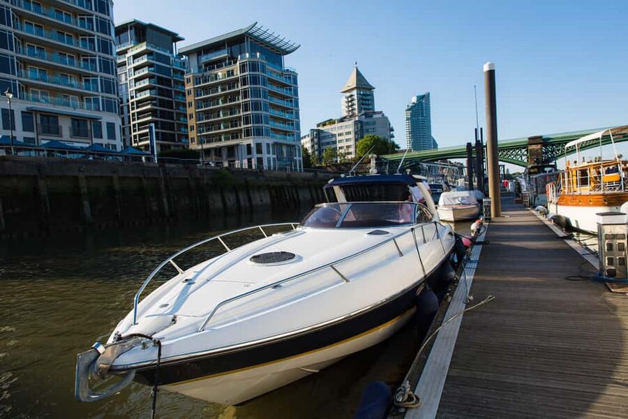 London: 2 hour private luxury yacht hire on the River Thames - The return trip gives you a second view