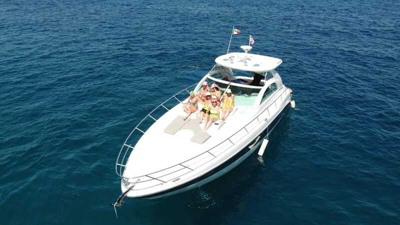 LOS CABOS: PRIVATE BAY AND ARCH TOUR. LUXURY YACHT - Who will get the most from this yacht tour?
