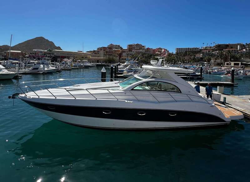 LOS CABOS: PRIVATE BAY AND ARCH TOUR. LUXURY YACHT - Leaving the marina and reaching Land’s End