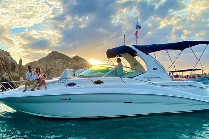 Los Cabos Private Yacht Whale Watching & Drinks - Up to 18 Guests - Why a private yacht works well for Cabo whale watching