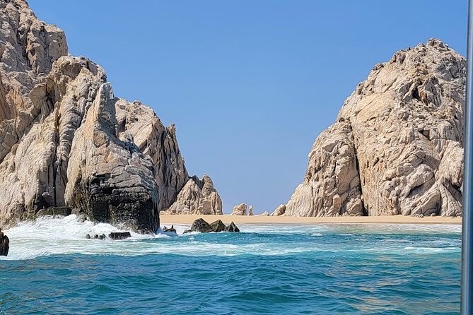 Los Cabos Yacht Adventure - Arch, Snorkel, Lunch, Drinks 1-18ppl - Who gets the best value from this yacht trip