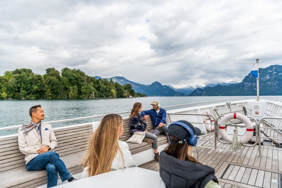 Lucerne: 1-Hour Cruise on Panoramic Yacht - Setting up the Listen Everywhere audio guide