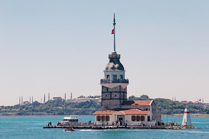 Luxurious Bosphorus Small Group Sunset Yacht Cruise with Snacks - Anadolu Fortress and Küçüksu Pavilion