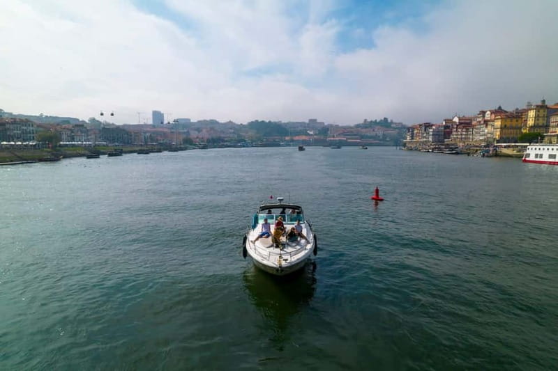 Luxury Douro Yacht Tour: Scenic Views & Complimentary Drinks - Who should book this Douro yacht trip