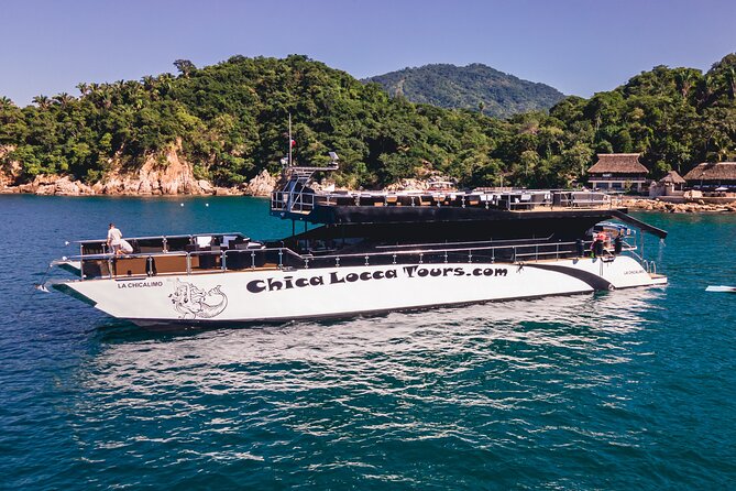 Luxury Mega Yacht 100' Limousine of the Sea 2: Puerto Vallarta - A lively crew with a safety-minded side