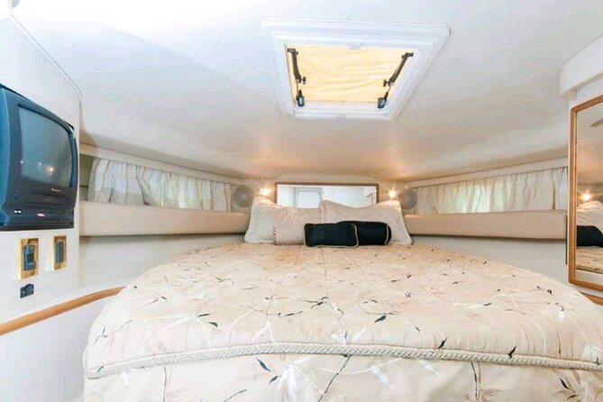Luxury Private Yacht Rental by the Turquoise Waters of the Caribbean. - Service that fits celebrations and family days