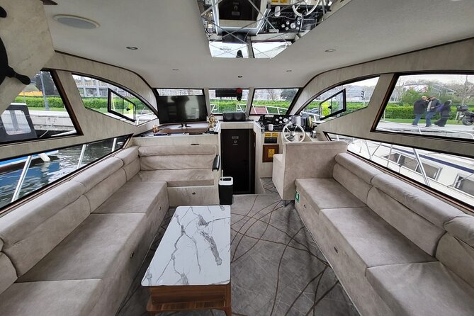 Luxury Private Yacht Tour on the Bosphorus in Istanbul - What the one-hour route actually gives you