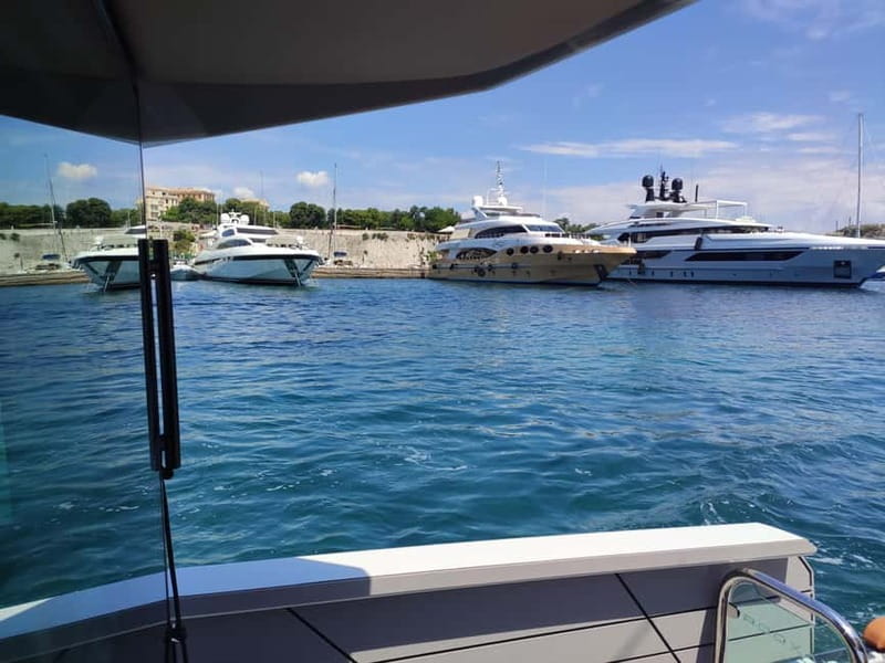 Luxury Yacht Experience Semi-Private North East - Key points at a glance