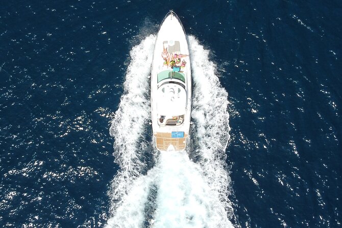 Luxury yacht for private tour EN Cabo San Lucas - Who will get the most from this yacht trip