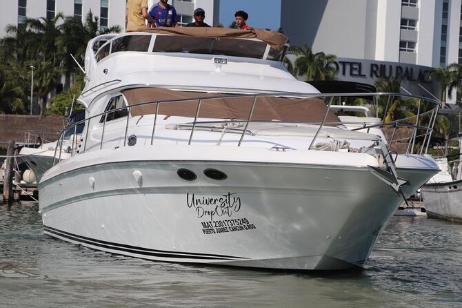Luxury Yacht in Paradise and snorkel by Isla Mujeres - Service, photographs, and the human side of the trip