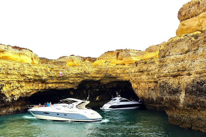 Luxury Yacht Rental with crew - Setting out from Vilamoura Marina