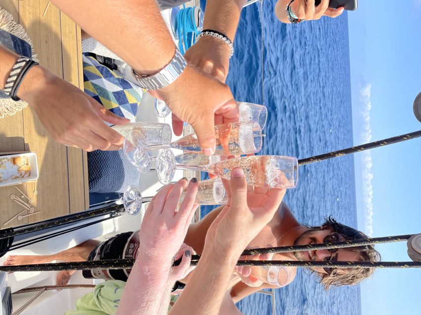 Madeira: Luxury Yacht & Sailing Sunset Tour - What the small group changes
