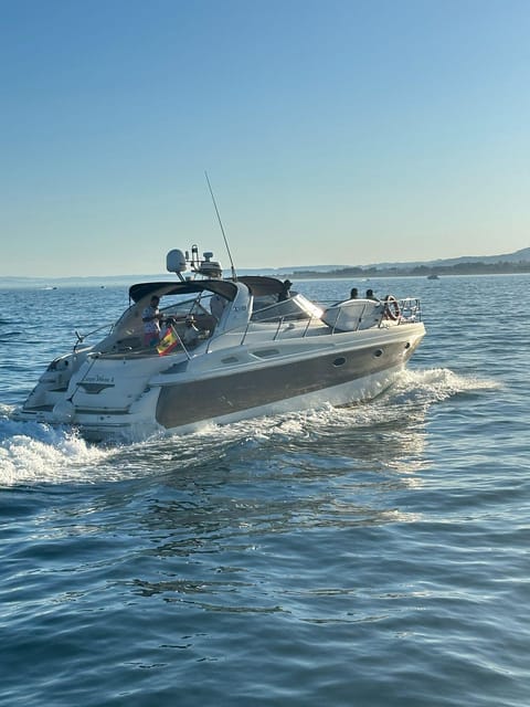 Marbella: Private Cruise in Luxury Yacht - Choosing between two hours and a full day