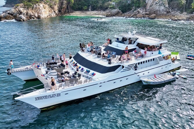 Mega Yacht Limousine of the Sea 1: Puerto Vallarta - Practical points that affect your decision