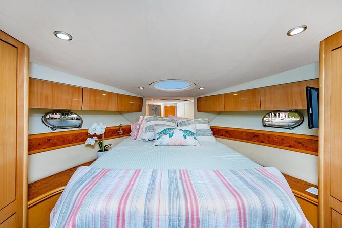 Miami 2 Hours Private Yacht Tour for 13 ppl on a 50 ft Yacht - Downtown Miami and the Miami River route