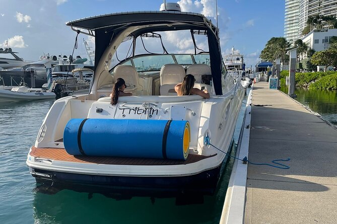 Miami Private Yacht Rental 2 to 4 hours for 12 people - Food, drinks, and the practical boat rules