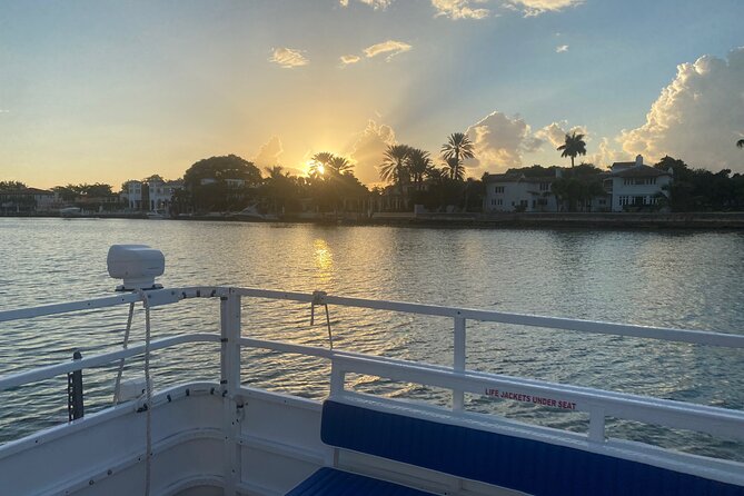 Miami Sightseeing Cruise on a Luxury Yacht - Food, drinks, and the real price