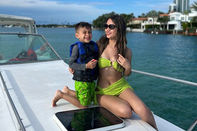 Miami Yacht Party – Discover Secret Spots w/ Captain & Drinks - Leaving North Miami Beach for Biscayne Bay
