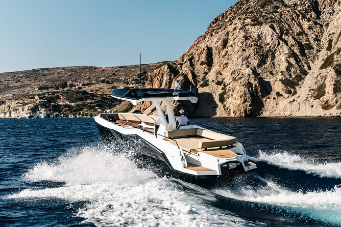 ❖ Milos: Private Yacht Tour—Kleftiko Sarakiniko Poliegos - Food, drinks, and the rhythm of the day