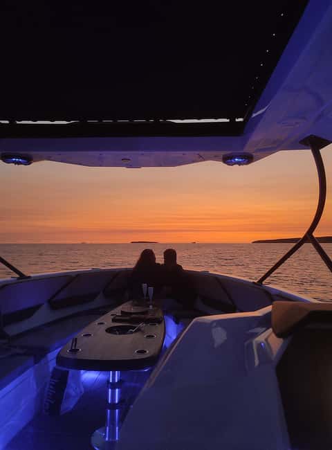 ❖ Milos: Small Group Yacht Tour—Kleftiko Sarakiniko Poliegos - What the $200 price gets you