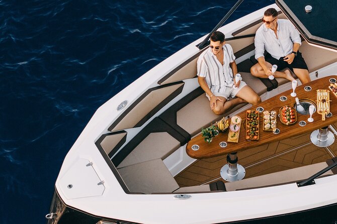 ❖ Milos: Small Group Yacht Tour—Kleftiko Sarakiniko Poliegos - Why this five-hour cruise works for a short Milos stay