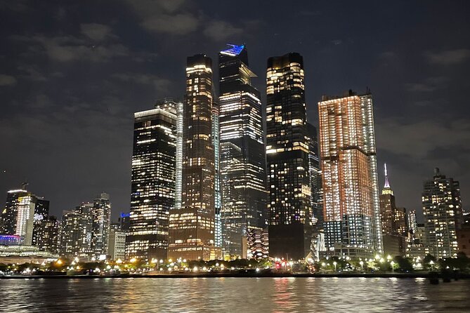 New York City Bright Lights Skyline Cruise on Yacht - Your included drink and onboard comfort