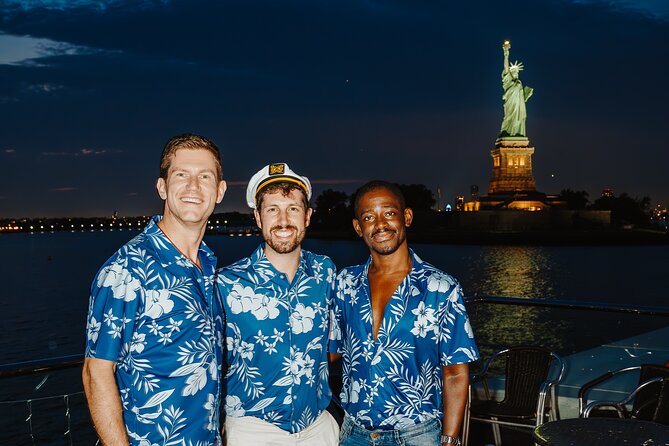 New York City Dinner Cruise on Luxury Yacht with Live Music - Under the Brooklyn Bridge and Manhattan Bridge