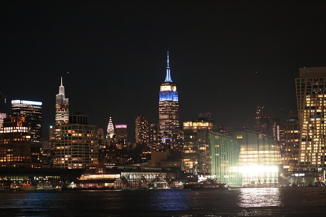 New York City Dinner Cruise on Luxury Yacht with Live Music - Live music and the mood onboard