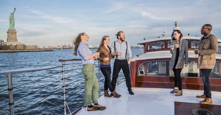 New York City: Mini Yacht Boat Ride with Sightseeing - Key points to know before you book