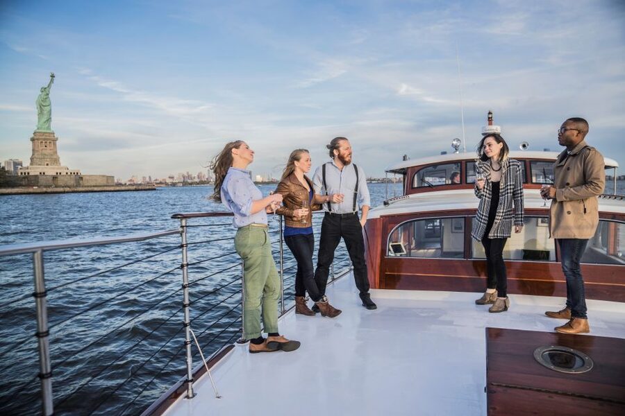 New York City: Mini Yacht Boat Ride with Sightseeing - Why this small yacht works better than a giant sightseeing boat
