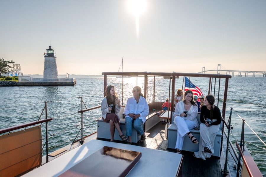 Newport: Yacht Sightseeing Cruise - The 75-minute route and what you see