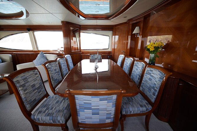 Number Juan 100ft Yacht Azimut Rental - Choosing between three hours, four hours, and a full day