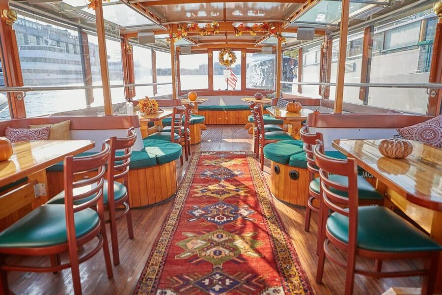 NYC: Evening Jazz Cruise on the Yacht Manhattan - Who should book the Manhattan jazz cruise?