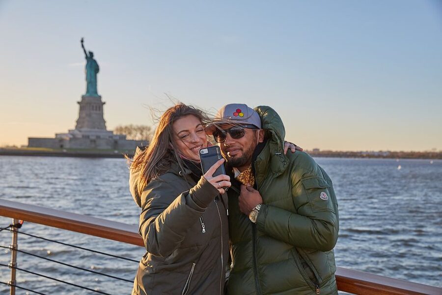 NYC: Holiday Yacht Cruise with Jazz, Cocoa & Carols - Boarding at Chelsea Piers and stepping aboard