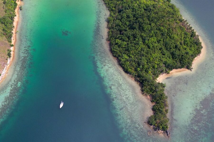 Palawan: Private Sailing Yacht Cruise in El Nido - Meeting Sylvain at Corong Corong