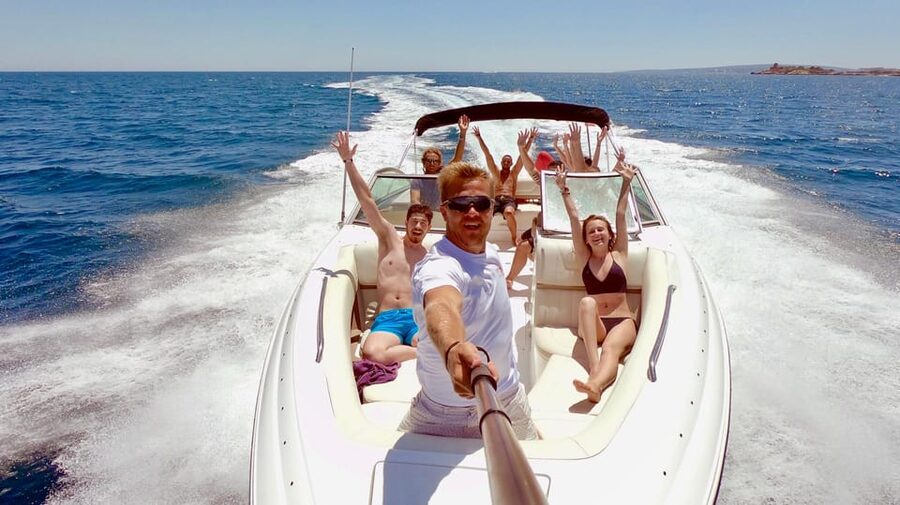 Palma de Mallorca: Private Yacht Trip with Drinks - What the €824 group price really buys