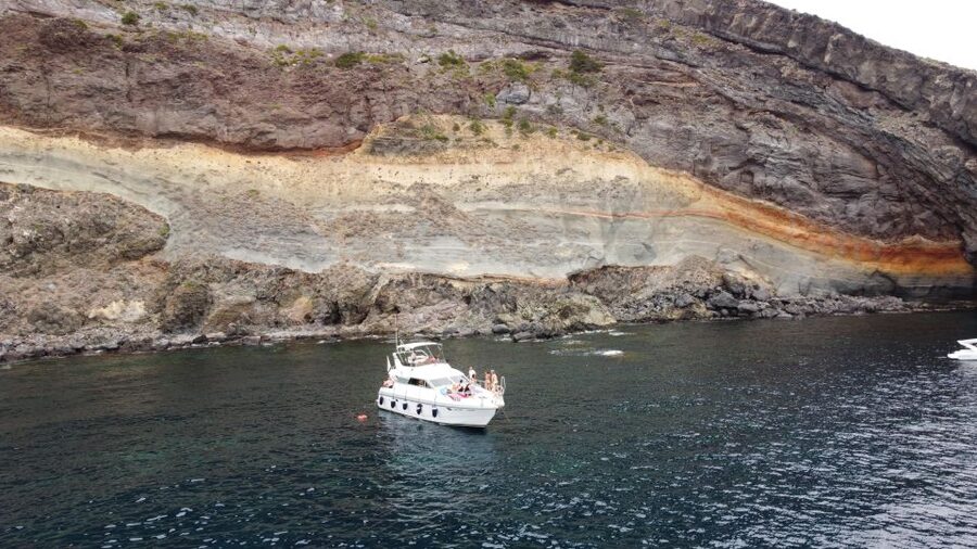 Pantelleria Island: Isola Tour in Yacht with Simone & Luck - The high cliffs, gravel beaches, and rock formations