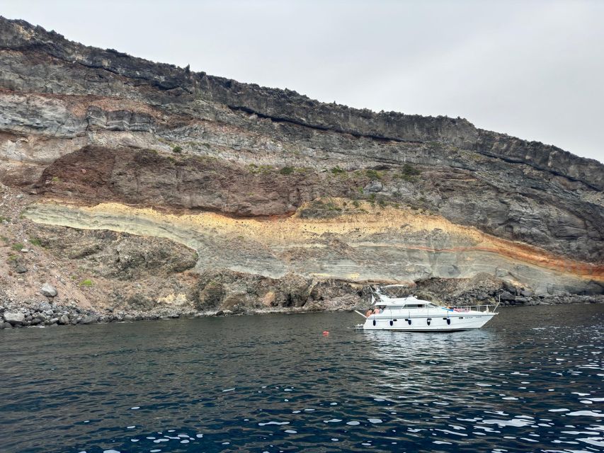 Pantelleria Island: Isola Tour in Yacht with Simone & Luck - The yacht Simone and the comfort of a full day at sea