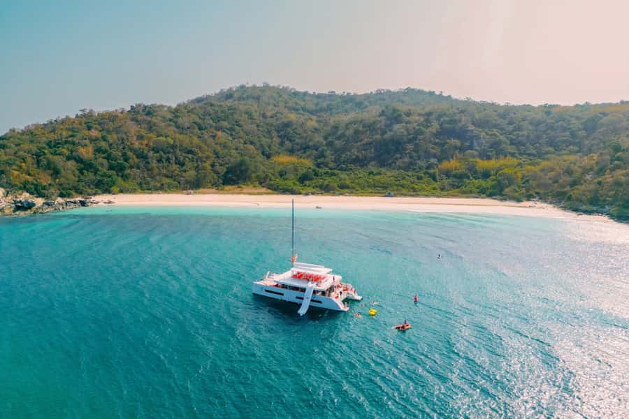 Pattaya: 3-Island Hopping Sunset Yacht & Buffet with Live DJ - Setting out from Pattaya on an 82-foot yacht