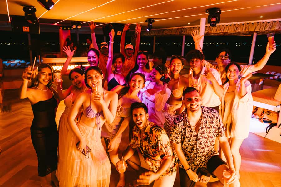 Pattaya: 3-Island Hopping Sunset Yacht & Buffet with Live DJ - Koh Rin brings another hour on the water