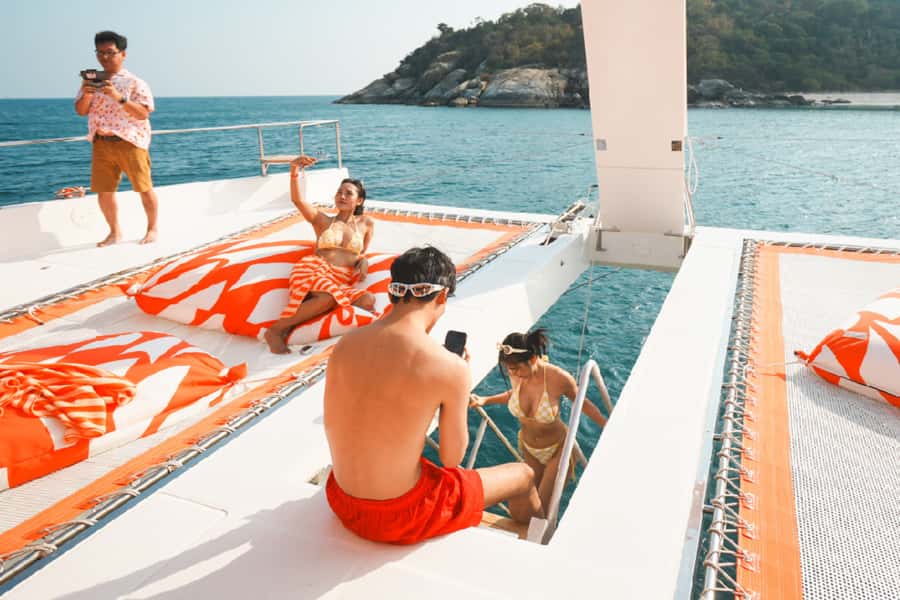 Pattaya: 3-Island Hopping Sunset Yacht & Buffet with Live DJ - A social yacht day, not a private charter